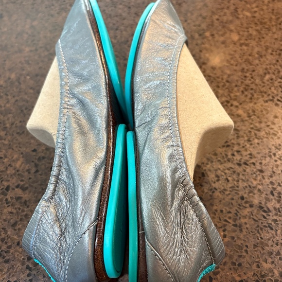 Tieks - Metallic Pewter Size 8 - Picture 4 of 9